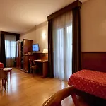 & Centro - Stazione Porta Susa Hotel Turín