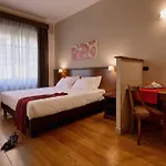 & Centro - Stazione Porta Susa Hotel Turín
