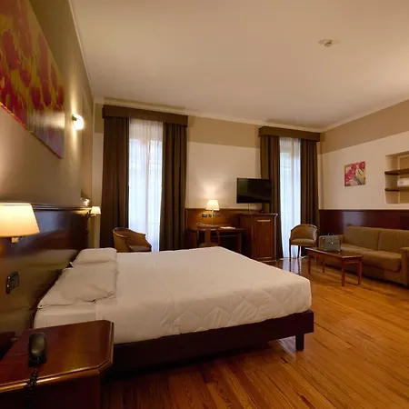 فندق & Centro - Stazione Porta Susa 3*