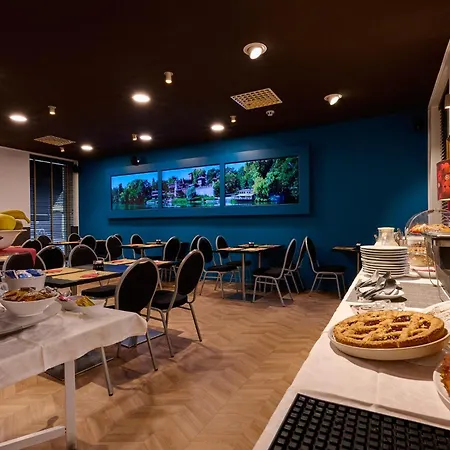 فندق & Centro - Stazione Porta Susa 3*