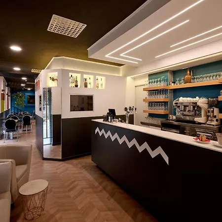 فندق & Centro - Stazione Porta Susa 3*