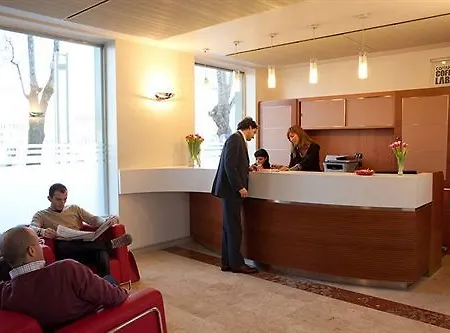 & Centro - Stazione Porta Susa Hotel Turín